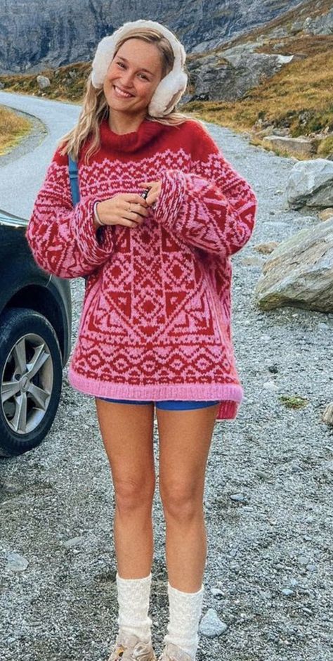 Thick Wool Sweater, Norwegian Sweater Outfit, Colorful Sweater Outfit, Norwegian Jumper, Golden Globes Red Carpet, Norwegian Sweater, Nordic Sweater, Crochet Knit Stitches, Spring Knits