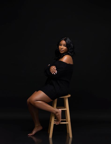 Photoshoot With Black Backdrop, Black Back Drop Photoshoot Ideas, Black Drop Photoshoot, Plus Size Photo Shoot Ideas Studio, Back Drop Photoshoot Ideas, Photoshoot With Black Background, Black Backdrop Photoshoot Ideas, Senior Picture Ideas Studio, Black Women Poses