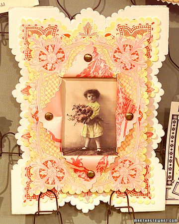 Picture-Frame Card This great picture-frame card was inspired by a vintage Victorian celluloid frame. Scrapbook Techniques, Paper Picture Frames, Picture Frame Ornaments, Card Frame, Living Tv, Diy Christmas Ornament, Craft Board, Martha Stewart Crafts, Frame Diy