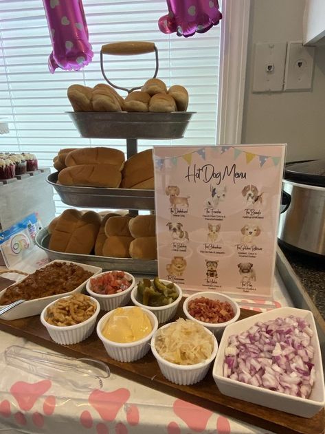 Puppy Party Hot Dog Bar, Puppy Party Food Labels, Hotdogs For Birthday Party, Hot Dog Display For Party, Fair Food Party Ideas, Dog Themed Hot Dog Bar, Hot Dog Stand Party, Hot Dog Bar Birthday Party, Fancy Hot Dog Bar