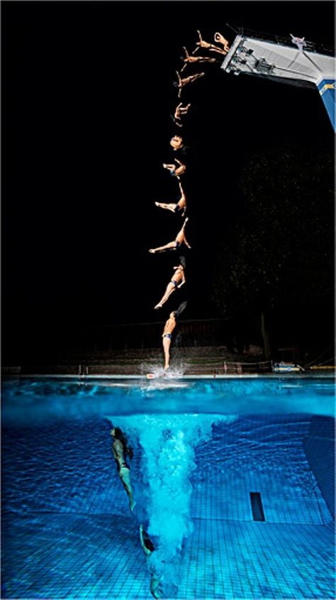 This is sequence composition photo and this photo has color, sequence, and portrait. Sequence Photography, Olympic Diving, High Diving, Diving Springboard, Speed Photography, High Dive, Narrative Photography, Photo Sequence, Motion Photography