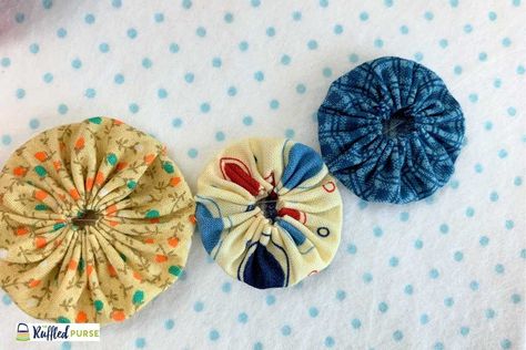 How to Make a Yo-Yo Christmas Garland Fabric Yoyos How To Make, How To Make Fabric Yoyos How To Sew, Fabric Yoyo Projects Christmas Ornament, How To Make A Yoyo, Making Fabric Yoyos, Advanced Sewing Projects, Yo Yo Quilt, Christmas Sewing Projects, Yarn Flowers