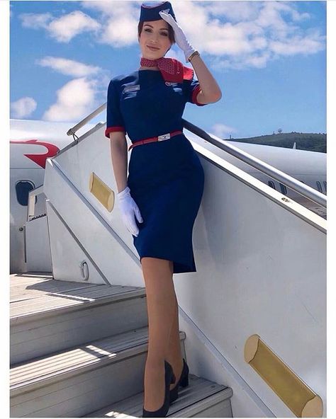 Hashtag #flightattendant en Instagram • Fotos y videos Hostess Uniform, Flight Attendant Costume, Air Hostess Uniform, Airline Attendant, Female Pilots, Flight Girls, Airline Cabin Crew, Simple Winter Outfits, Airline Uniforms