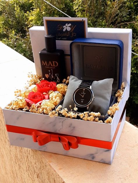 Men Gift Box Ideas Birthday, Eidi For Him Ideas, Gift Package For Boyfriend, Gift Hampers For Men Birthdays, Birthday Gift Box Ideas For Men, Gift Box Ideas For Men Creative, Birthday Gifts For Boyfriend Ideas, Gifts For Boyfriend Ideas, Hampers For Men