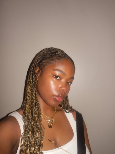 natural makeup, fulani braids, knotless braids, black girl digital camera, instagram ideas, hairstyles Small Fulani Braids, Fulani Goddess, Fulani Goddess Braids, Being A Black Woman, Braids And Curls, Braids Black, Bb Style, Braids Knotless, Faux Locks