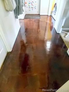 Bathroom Brown Floor, Flooring Alternatives, Brown Paper Bag Floor, Paper Flooring, Paper Bag Flooring, Bathroom Brown, Plywood Subfloor, Brown Floor, Creative Flooring