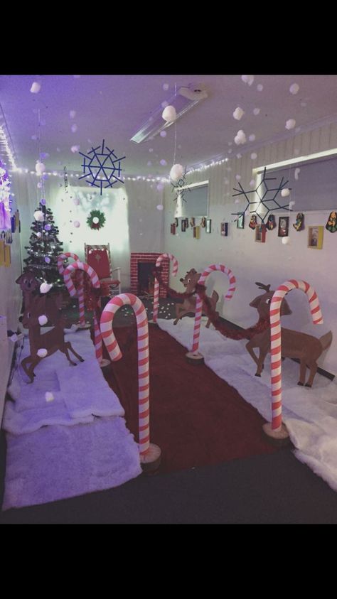 Christmas Floor Decorations, Diy Christmas Grotto, Santa Grotto Ideas School, Diy Grotto Christmas, Diy Santa Grotto, Santa's Grotto Ideas, Santa's Workshop Classroom, Santas Workshop Hallway Decorations, Santa Grotto Ideas