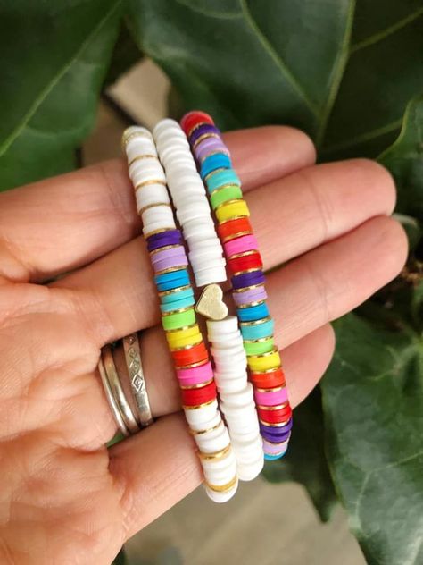 Summer Heishi Bracelets, Rainbow Clay Bead Bracelet, Jewellery Homemade, Summer Bracelet Stack, Bracelet Stack Gold, Bead Bracelet Stack, Heishi Bead Bracelet, Sorority Party, Make Clay Beads