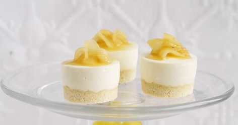 Pineapple and coconut cheesecakes Pineapple Coconut Cheesecake, No Cook Cheesecake, Mini Cherry Cheesecakes, Pineapple And Coconut, Mini Cheesecake Recipes, Coffee Cheesecake, Coconut Cheesecake, Impressive Desserts, Lime Cheesecake