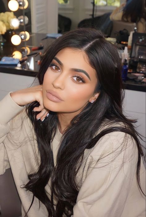 Maquillaje Kylie Jenner, Moda Kylie Jenner, Maquillage Kylie Jenner, Looks Kylie Jenner, Trajes Kylie Jenner, Estilo Kylie Jenner, Jenner Makeup, Glowing Radiant Skin, Kylie Lips