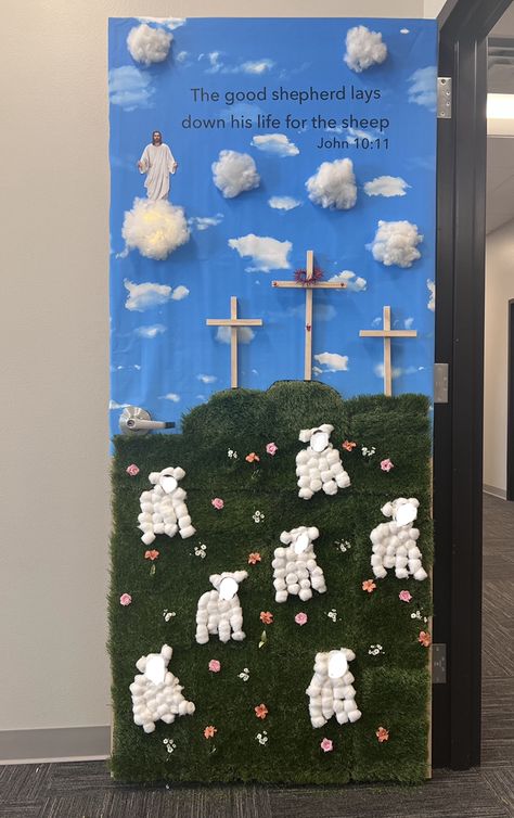 Easter Classroom Door, Easter Classroom Decorations, Jesus Preschool, Kindergarten Sunday School, Sunday School Classroom Decor, Easter Bulletin Boards, Kids Church Rooms, Christian Classroom, Easter Classroom