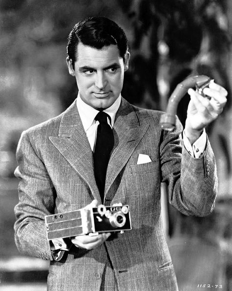 CARY GRANT (with an Argus C3 camera in "The Philadelphia Story") Gary Grant, Philadelphia Story, The Philadelphia Story, Katharine Hepburn, Cary Grant, Actrices Hollywood, Hollywood Legends, Golden Age Of Hollywood, Silver Screen