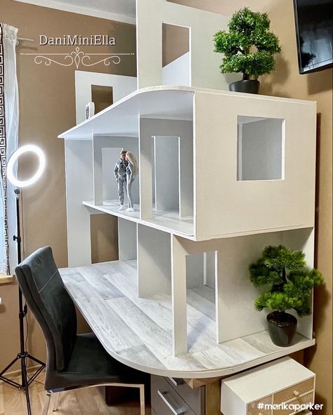 Realistic Barbie House, Homemade Barbie House, Hypebeast Room Ideas, Barbie Diy Accessories, Barbie House Furniture, Dollhouse Decorating, Diy Barbie House, Casa Clean, Doll Furniture Diy