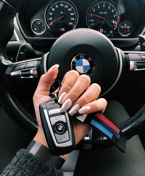 Bmw Z3 Roadster, Bmw White, Woman Driving, E90 Bmw, Bmw 320, E36 Coupe, Bmw Key, Carros Bmw, Bmw Girl