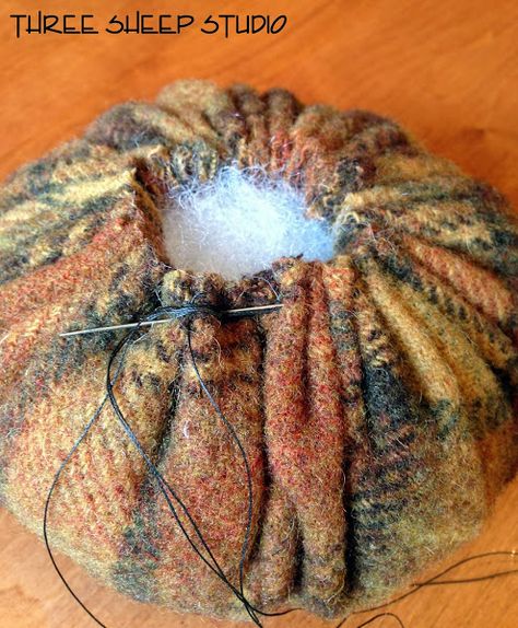 Three Sheep Studio: Rustic Wool Pumpkins With Angry Gnarled Stems... Vintage Fall Crafts Diy, Stuffed Pumpkin Pattern, Wool Pumpkins Diy, Primitive Pumpkins Diy, Pumpkin Gnomes Diy, Doily Pumpkins, Things To Make With Wool, Stuffed Pumpkins Fabric, Diy Velvet Pumpkins