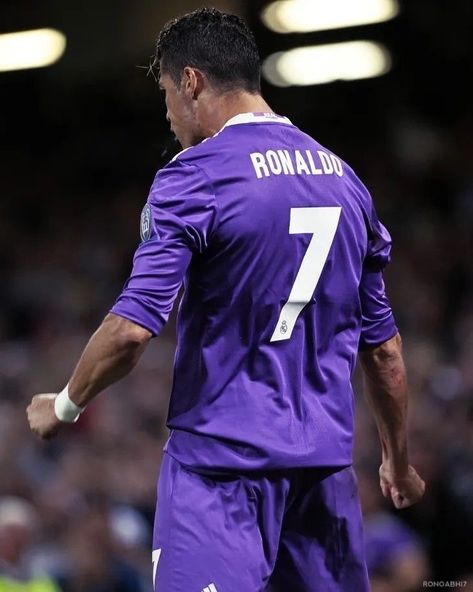 Noodle Hair, Messi Goals, Real Madrid Cristiano Ronaldo, Ronaldo Real Madrid, Ronaldo Real, Cristiano Ronaldo Wallpapers, Cr7 Ronaldo, Good Soccer Players, Ronaldo Wallpapers