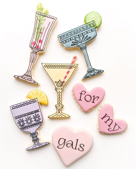 @jessicascookiedesign on Instagram: “Cheers to my gals! 🍹💟 After a much needed break from cookies, I'm excited to share these classy Galentine's Day cocktails. I wish I could…” Booze Cakes, Cookie Themes, Booze Cake, Day Cocktails, Cookies Theme, Food Cookies, Fancy Cookies, Christmas Cocktails, Cookie Ideas