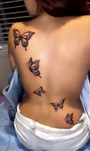 Baddie Back Tattoos, Fye Tattoos, Tattoo Ideas Back, Diy Febreze, Hand Tattoos For Girls, Cute Hand Tattoos, Breakup Advice, Tattoo Meanings, Aaliyah Style