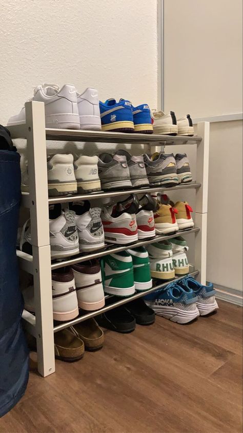 Shoe Storage Ideas Aesthetic, Show Rack Aesthetic, Cool Shoe Rack Ideas, Sneaker Shelf Ideas, Sneaker Rack Ideas, Mens Shoe Rack, Shoe Shelf Aesthetic, Sneaker Organization Ideas, Small Shoe Collection