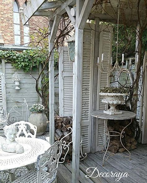 Shabby Chic Porch Farmhouse, Shabby Chic Veranda, Cottage Porch, Backyard Seating Area, French Living, Small Courtyards, Porch And Balcony, Garden Tool Storage, Front Patio