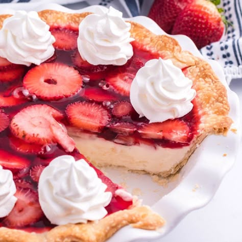 Strawberry Cream Cheese Pie Strawberry Cream Cheese Pie Recipe, Strawberry Cream Cheese Pie, Cream Cheese Pie Recipes, Easy Strawberry Pie, Cheese Pie Recipe, Cheesecake Pie, Cream Cheese Pie, Pie Pops, Cheese Pies