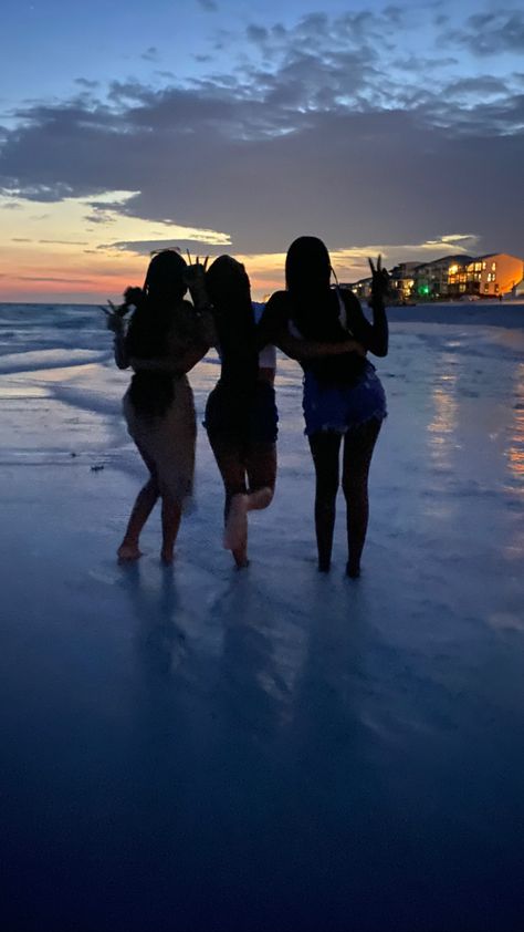 Friends Esthetics, Bsf Pics Aesthetic, Friend Group Aesthetic Black, Summer Aesthetic Black Women, Friendship Pictures Ideas, Friends Picture Ideas, Picture Ideas Beach, Vacation With Friends, Black Friends