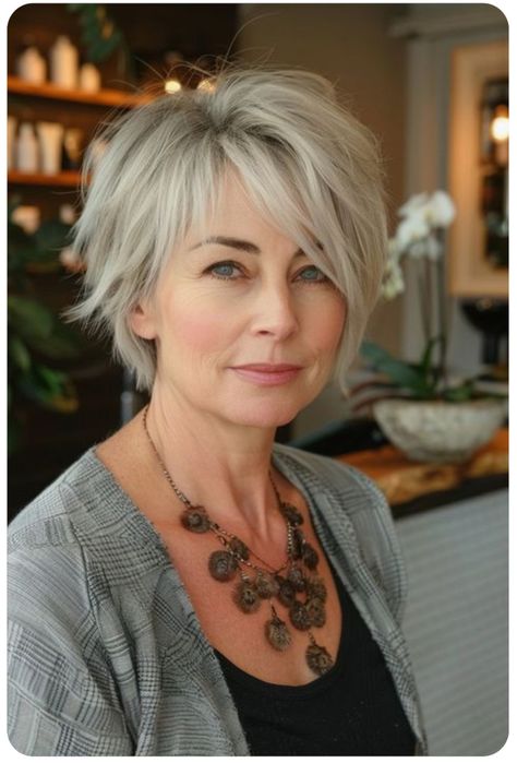 60 Year Old Fashion Outfits, Women’s Razor Haircuts, Women’s Chin Length Hairstyles, Short Hair Cuts For Fine Hairfor Women Over 60, Stylish Short Haircuts, Short Haircuts For Women, Messy Short Hair, Chin Length Hair, Short Layered Haircuts