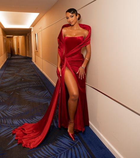 Lede Europe | For Cannes Film Festival 2024, Flora Coquerel (@floracoquerel) looks stunning in full Akillis (@akillisparis) high jewelry set. Styled by… | Instagram Weeding Guest Outfit, Red Couture Dress, Red Dress Ideas, Gown Hairstyle, Birthday Looks, Iconic Red Carpet Looks, Red Dress Design, Hairstyles For Gowns, Goddess Fashion