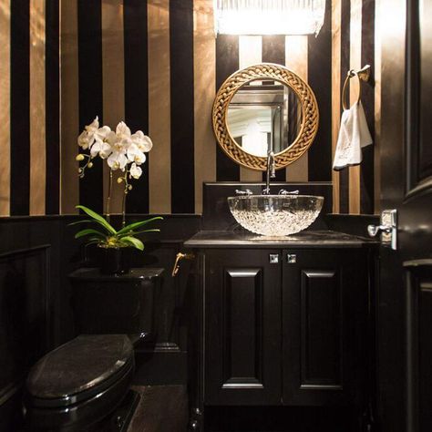 Small Powder Bathroom, Small Powder Bathroom Ideas, Powder Bathroom Ideas, Black Powder Room, Luxury Powder Room, Dark Bathroom Ideas, Powder Bathroom, Bathroom Decor Themes, Bathroom Design Trends