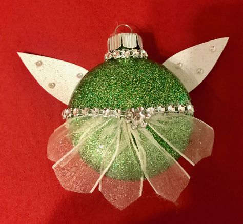 Disney Baubles Diy, Disney Diy Christmas Ornaments, Disney Ornaments Diy, Disney Xmas, Diy Xmas Ornaments, Green Christmas Tree Decorations, Disney Christmas Decorations, Disney Christmas Tree, Christmas Crafts Diy Projects