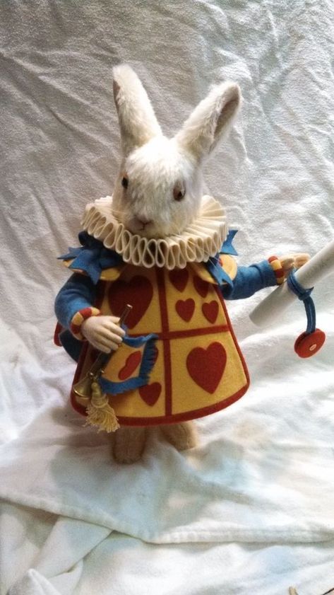 Comic Christmas, White Rabbits, The White Rabbit, Felt Mouse, Rabbit Art, Adventures In Wonderland, Needle Felted Animals, Soft Sculpture, White Rabbit