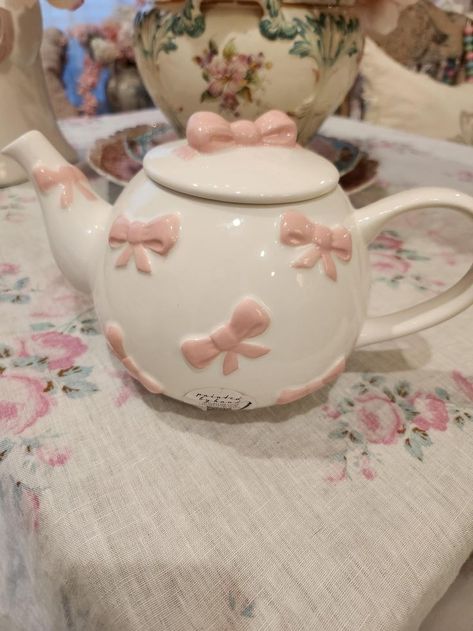 Cute Tea Gifts, Creative Teapots Ceramics, Ceramic Teapot Design, Clay Tea Pot Ideas, Cute Cup Aesthetic, Tea Pot Clay, Cute Teapots, Ceramic Teapots Ideas, Ceramic Room Decor