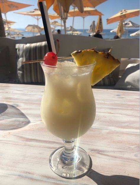 Piña Colada Aesthetic, Pina Colada Aesthetic, Pjo Dr, Scrolling Through Pinterest, Nice Food, Hawaiian Tropic, Summer Photos, Bar Drinks, Pina Colada