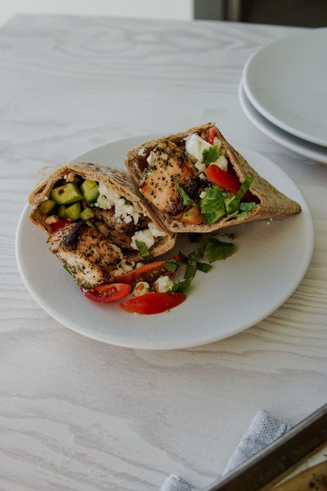 Salmon Pita, Colorful Meals, Pita Pocket Recipes, Mediterranean Salmon, Cucumber And Tomato, Dairy Free Recipes Dinner, Pita Sandwiches, Pita Pockets, Small Cucumber