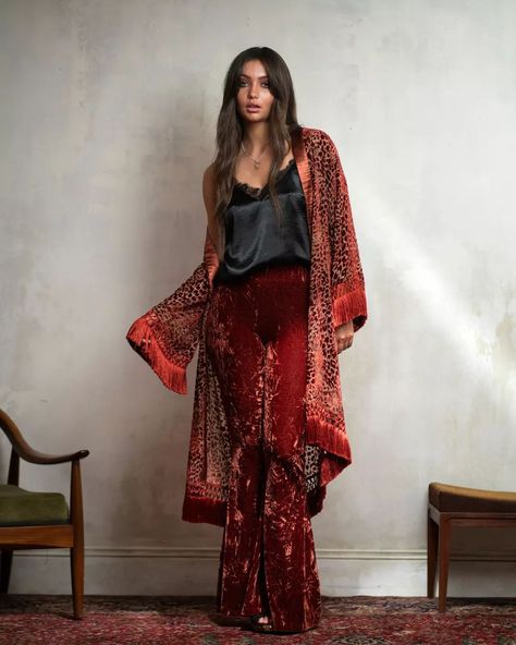 Our iconic Heartbreaker Rust Devore Kimono is back! Rust fringe, leopard print, and all the vibes. Get it now before its gone again⚡ #heartbreaker #rocknrollinspired #kimono #styleinspo #fringe #leopard #stevienicks #bohostyle Crushed Velvet Outfit, Outfits For Top Heavy Women, Velvet Bell Bottoms Outfit, Velvet Bell Bottoms, Bell Bottoms Outfit, Fall Fashion Accessories, Inexpensive Clothes, Velvet Flares, Stylish Fall Outfits