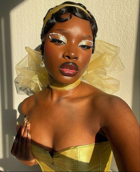 Fun Makeup Ideas Black Women, Black Princess Makeup, Crazy Makeup Ideas, Dreamy Makeup Look, Fruit Makeup, Kosas Revealer Concealer, Half Lashes, R E M Beauty, Face Art Makeup