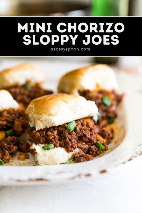 Sloppy joes with a delicious twist! Ground beef, Mexican chorizo, onions and spices in sweet Hawaiian rolls. Perfect for game day! Sweet Hawaiian Rolls, Sloppy Joes Sliders, Spicy Fish Tacos, Turkey Meatballs Healthy, Mexican Chorizo, Chorizo Recipes, Cuban Cuisine, Sloppy Joes Recipe, Hawaiian Rolls