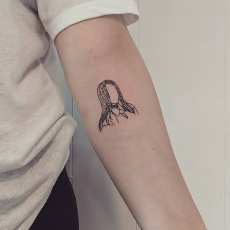 Subtle Billie Eilish Tattoo, Minimalist Billie Eilish Tattoo, Billie Eilish New Tattoo, Overheated Billie Eilish Tattoo, Billie Eillish Tatoos, Billie Eilish Inspired Tattoos, Billie Eilish Tattoo Ideas, Eilish Tattoo, Billie Eilish Tattoo