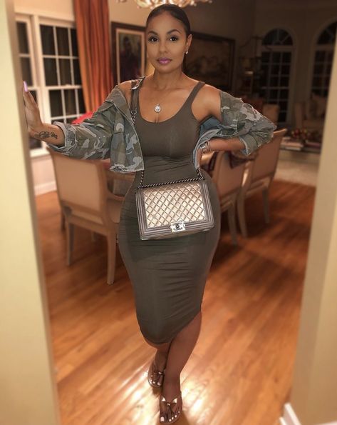 Casual Chic Style 2023, Soul Concert Outfit, Spring Date Night Outfit 2023, Mother Day Outfit Ideas, Spring Outfits 2023 Black Women, Casual Summer Date Night Outfit, Casual Outfits Chic, Vegas Outfit Ideas, Brown Gown