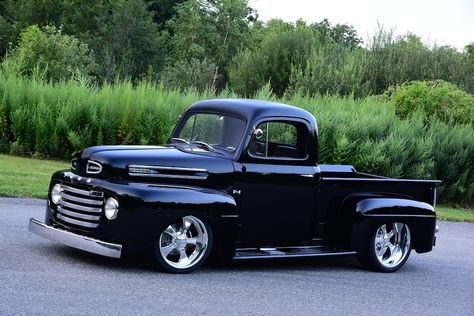 1950 Ford Pickup, 1948 Ford Truck, Ford F1, Ford Ranger Truck, Built Ford Tough, Classic Ford Trucks, Old Ford Trucks, Old Pickup, Classic Pickup Trucks