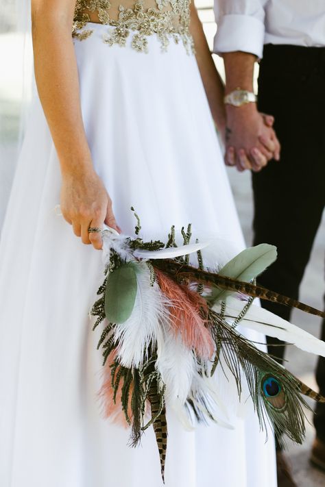 Diy Feather Bouquet, Peacock Feather Bouquet, Peacock Wedding Bouquet, Non Flower Bouquets, Unique Wedding Bouquets, Sage Bouquet, Peacock Bouquet, Unusual Wedding Bouquets, Bridesmaid Bouquet Alternatives