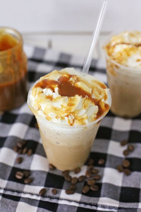 Frozen Coffee Drinks Recipes, Caramel Coffee Recipe, Caramel Cold Brew, Carmel Coffee, Frozen Coffee Drinks, Cold Brew Coffee Recipe, Cold Brew Recipe, Best Iced Coffee, Frozen Coffee