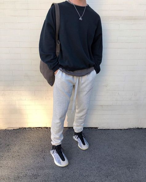 Gray Sweatpants Outfit Men, Grey Sweatshirt Outfit Men, Black Sweatpants Outfit Men, Grey Sweatpants Outfit Men, Boys Fashion Style Teenagers, Boys Clothes Teenagers, Gray Sweatshirt Outfit, Black Sweatpants Outfit