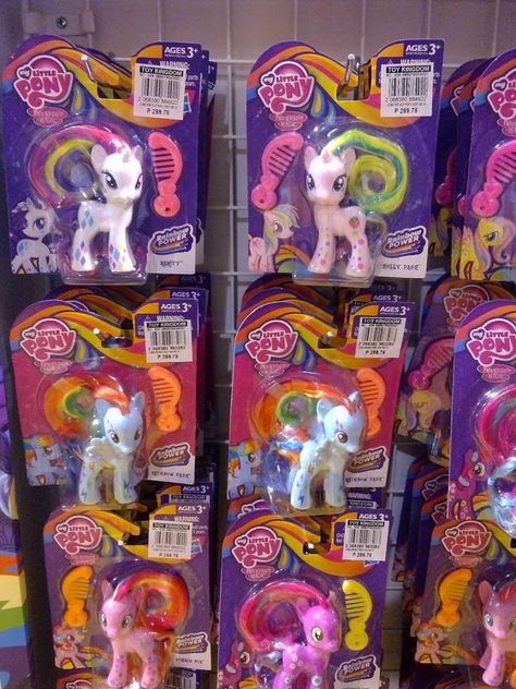 Rainbow Power Holly Dash and Rarity in Stores My Little Pony Figures, Mlp Toy Collection, Mlp Toys, Mlp Merch, Vintage Mlp Toys, Mlp Toys G4, Mlp Glitter Toy, Little Pony Cake, My Little Pony Collection