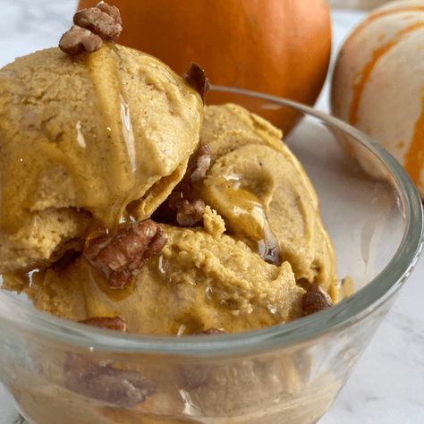 Pumpkin Nice Cream, Pumpkin Frozen Yogurt, Fall Dessert Recipes Healthy, Bourbon Ice Cream, Yema Cake, Healthy Fall Desserts, Pumpkin Pie Ice Cream, Pumpkin Ice Cream, Fresh Meals