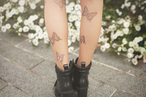 DIY Stamp Tights Diy Clothes Accessories, Printed Tights, Diy Stamp, Diy Paint, Crafty Diy, Do It Yourself, Diy Inspiration, Marie Claire, Tattoos And Piercings