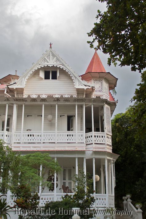 At the turn of the 19th century, Port au Prince witnessed a blossoming of ornate architecture - taking a bit of style from New Orleans and s... Haitian Photography, Haiti Architecture, Haitian Architecture, Gingerbread Architecture, Haitian History, Ornate Architecture, Caribbean Architecture, Haiti History, Backyard Patio Deck