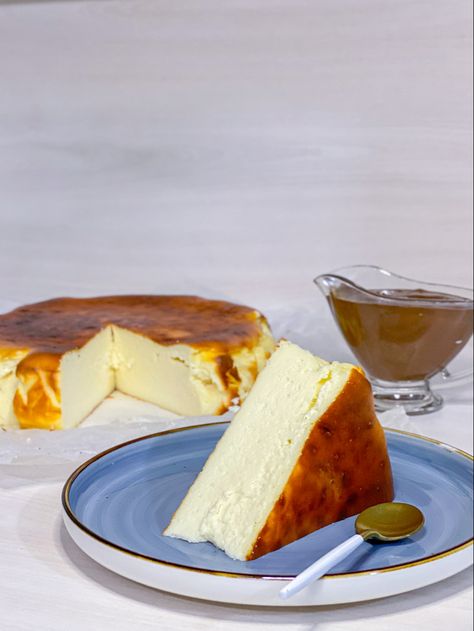 San Sebastian Cheesecake Photography, Cheesecake Photography, Turkish Recipes Desserts, San Sebastian Cheesecake, Cauliflower Potato Soup, Food Photography Tutorial, Amazing Food Art, Cheese Tarts, Turkish Recipes