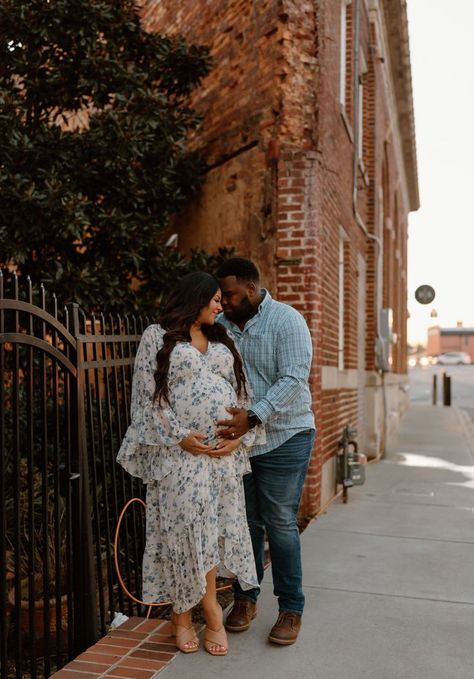 Maternity Photo Shoot Ideas In The City, Downtown Maternity Photos, Maternity Photography City Photo Shoot, Chicago Maternity Photoshoot, Maternity Photography Downtown, Downtown Maternity Photoshoot, City Maternity Photoshoot, Urban Maternity Photography, Downtown Maternity Shoot