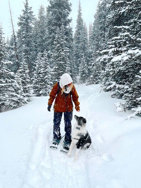 Snowshoeing Aesthetic, Snow Shoes Women, Girl Snowboarding, Winter Hike, Sporty Looks, Snow Fun, Winter Hiking, Granola Girl, Winter Adventure